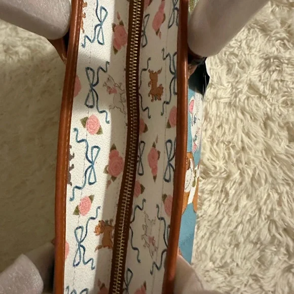 Dooney & Bourke Disney Aristocats purse - Picture 5 of 7